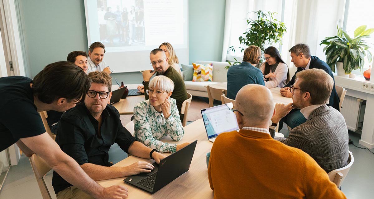 People playing CELEMI Sustainability™ business simulation in a room